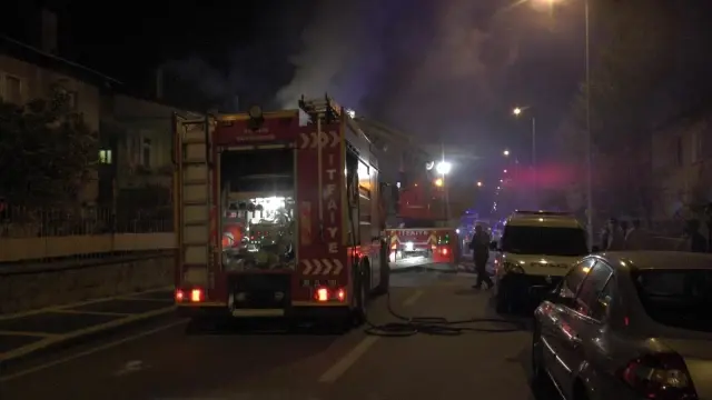Kayseri'de korku dolu dakikalar: Evini yakan şahıs kırdığı cam parçaları ile kendine zarar verdi Kayseri'de korku dolu dakikalar: Evini yakan şahıs kırdığı cam parçaları ile kendine zarar verdi