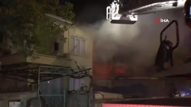 Kayseri'de korku dolu dakikalar: Evini yakan şahıs kırdığı cam parçaları ile kendine zarar verdi Kayseri'de korku dolu dakikalar: Evini yakan şahıs kırdığı cam parçaları ile kendine zarar verdi