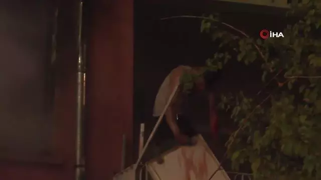 Kayseri'de korku dolu dakikalar: Evini yakan şahıs kırdığı cam parçaları ile kendine zarar verdi Kayseri'de korku dolu dakikalar: Evini yakan şahıs kırdığı cam parçaları ile kendine zarar verdi