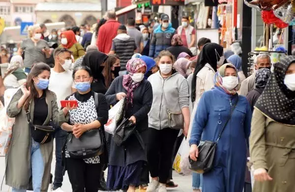 KAYSERİ SOKAKLARINDA 'TAM KAPANMA' YOĞUNLUĞU KAYSERİ SOKAKLARINDA 'TAM KAPANMA' YOĞUNLUĞU