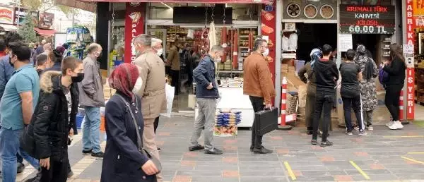 KAYSERİ SOKAKLARINDA 'TAM KAPANMA' YOĞUNLUĞU KAYSERİ SOKAKLARINDA 'TAM KAPANMA' YOĞUNLUĞU