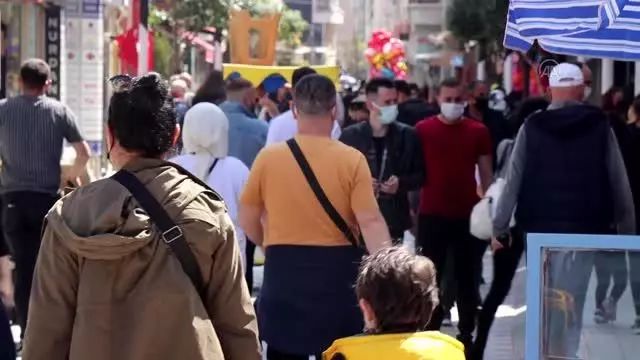 KIRKLARELİ/EDİRNE/TEKİRDAĞ - Trakya'da 'tam kapanma' öncesi yoğunluk arttı KIRKLARELİ/EDİRNE/TEKİRDAĞ - Trakya'da 'tam kapanma' öncesi yoğunluk arttı