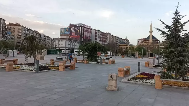 Kırşehir tam kapanmanın başlamasıyla sessizliğe büründü Kırşehir tam kapanmanın başlamasıyla sessizliğe büründü