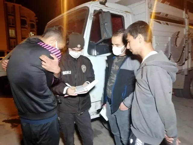 Kısıtlamada bekçide kaçan gençler yakalanınca cezadan kaçamadı Kısıtlamada bekçide kaçan gençler yakalanınca cezadan kaçamadı