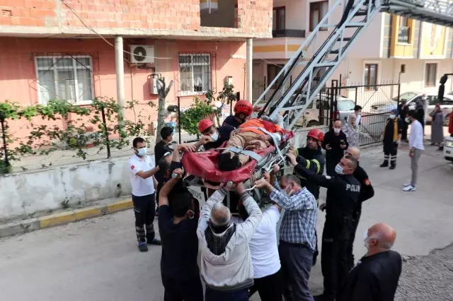 Çatıda kolunu spiral makinesine kaptıran vatandaşı itfaiye ekipleri kurtardı Çatıda kolunu spiral makinesine kaptıran vatandaşı itfaiye ekipleri kurtardı