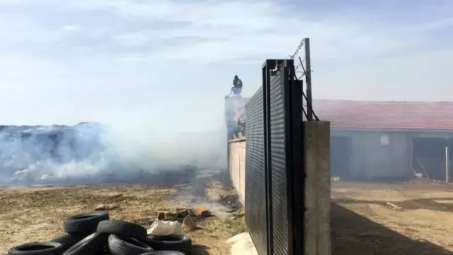 Konya'da 3 bin 500 balya saman yandı Konya'da 3 bin 500 balya saman yandı