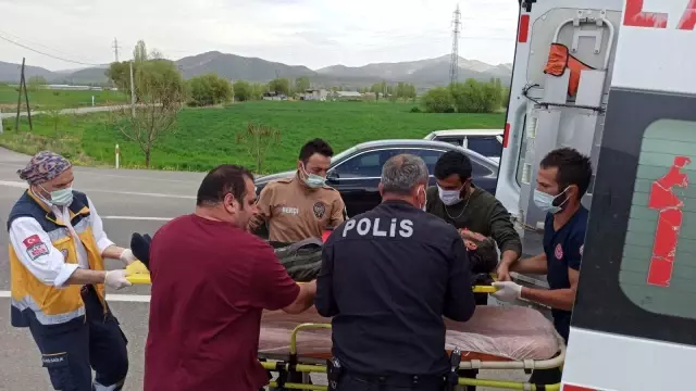 Konya'da otomobil refüje çıktı: 1 yaralı Konya'da otomobil refüje çıktı: 1 yaralı