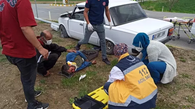 Konya'da otomobil refüje çıktı: 1 yaralı Konya'da otomobil refüje çıktı: 1 yaralı