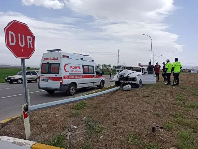 Konya'da otomobil refüje çıktı: 1 yaralı Konya'da otomobil refüje çıktı: 1 yaralı