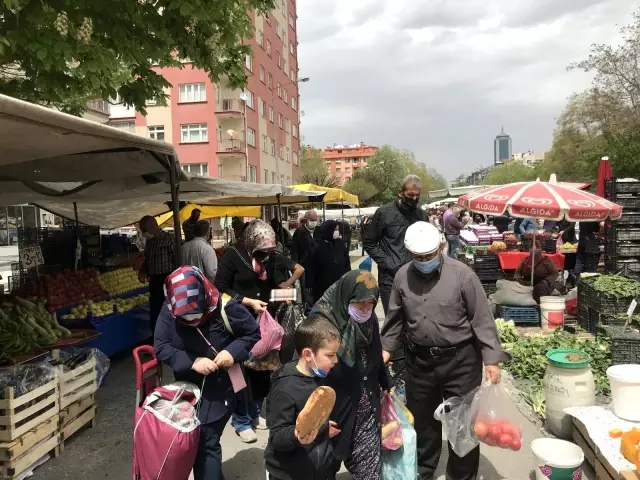 Konya'da tam kapanma öncesi semt pazarlarında yoğunluk Konya'da tam kapanma öncesi semt pazarlarında yoğunluk