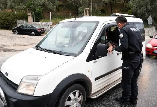 Kuşadası sessizliğe büründü Kuşadası sessizliğe büründü