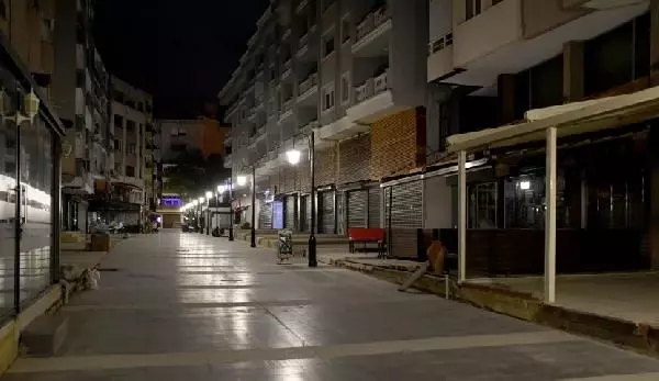 Kuşadası sessizliğe büründü Kuşadası sessizliğe büründü