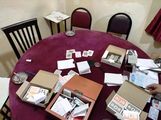 Kütahya'da kumar oynayan ve Kovid-19 tedbirlerini ihlal eden 5 kişiye para cezası uygulandı Kütahya'da kumar oynayan ve Kovid-19 tedbirlerini ihlal eden 5 kişiye para cezası uygulandı