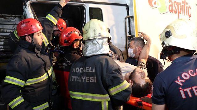 kuzey marmara otoyolu nda kamyon tira carpti 14100267 o