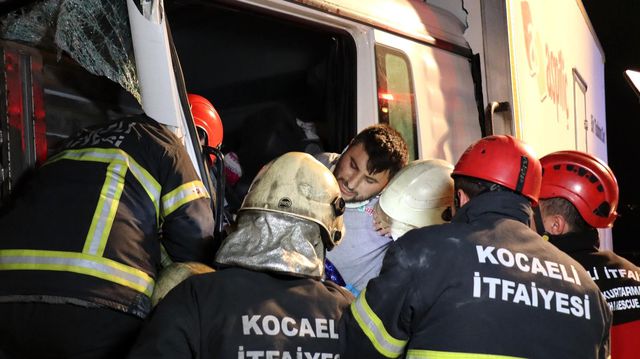 kuzey marmara otoyolu nda kamyon tira carpti 2 14100267 o