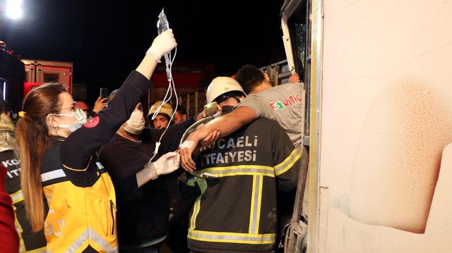 kuzey marmara otoyolu nda kamyon tira carpti 3 14100267 o