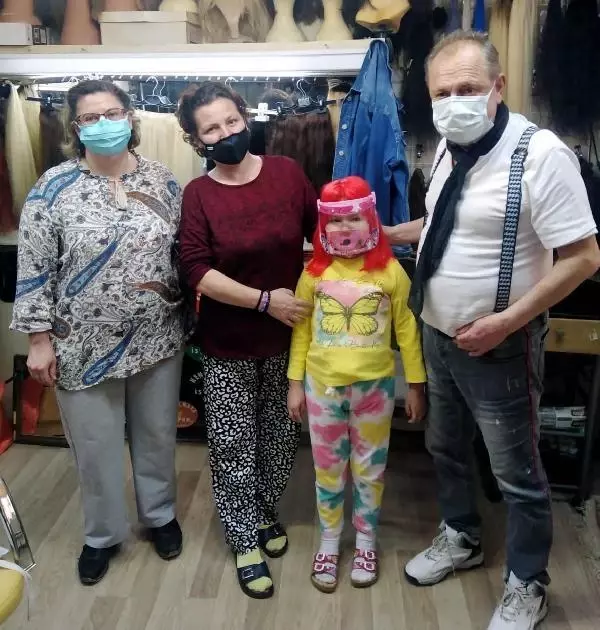 LÖSEMİ HASTASI MİNİK MİRA'NIN PERUK HAYALİ GERÇEK OLDU LÖSEMİ HASTASI MİNİK MİRA'NIN PERUK HAYALİ GERÇEK OLDU