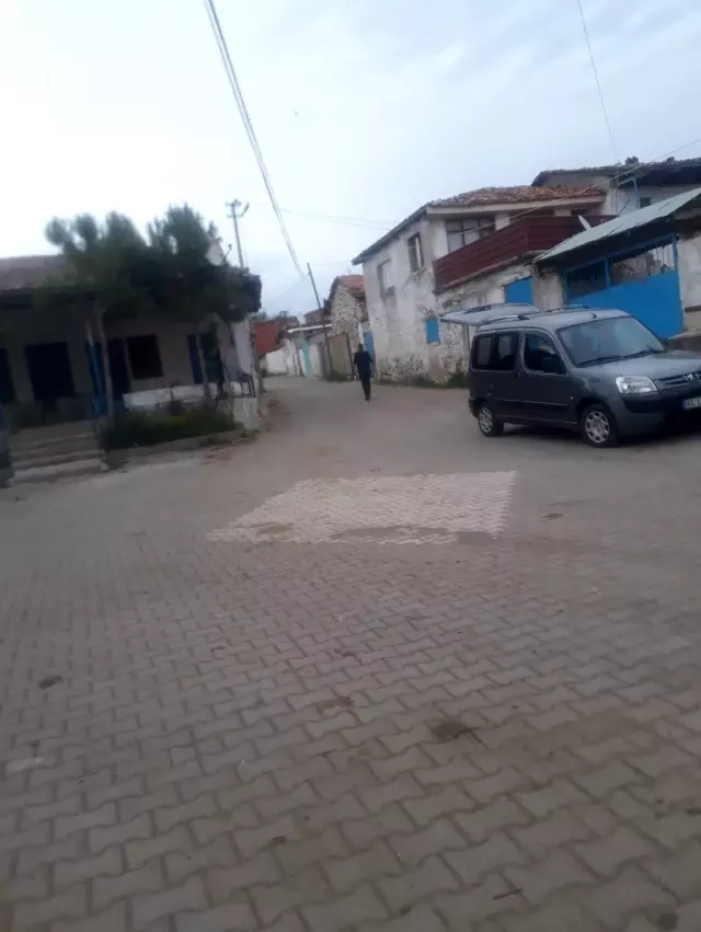 Mahalle derneği, yaşlılara 3 çeşit iftarlık yemek dağıtıyor Mahalle derneği, yaşlılara 3 çeşit iftarlık yemek dağıtıyor