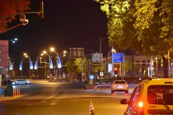MALATYA'DA 17 GÜNLÜK 'TAM ZAMANLI KISITLAMA'DA SOKAKLAR BOŞ KALDI MALATYA'DA 17 GÜNLÜK 'TAM ZAMANLI KISITLAMA'DA SOKAKLAR BOŞ KALDI