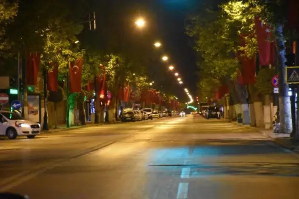 MALATYA'DA 17 GÜNLÜK 'TAM ZAMANLI KISITLAMA'DA SOKAKLAR BOŞ KALDI MALATYA'DA 17 GÜNLÜK 'TAM ZAMANLI KISITLAMA'DA SOKAKLAR BOŞ KALDI