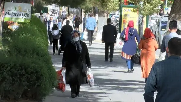 MALATYA'DA 'TAM KAPANMA' ÖNCESİ BAYRAM ALIŞVERİŞİ YOĞUNLUĞU MALATYA'DA 'TAM KAPANMA' ÖNCESİ BAYRAM ALIŞVERİŞİ YOĞUNLUĞU