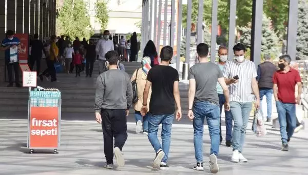 MALATYA'DA 'TAM KAPANMA' ÖNCESİ BAYRAM ALIŞVERİŞİ YOĞUNLUĞU MALATYA'DA 'TAM KAPANMA' ÖNCESİ BAYRAM ALIŞVERİŞİ YOĞUNLUĞU