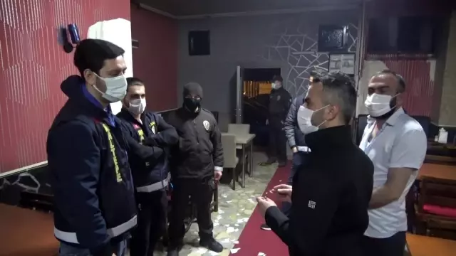 Son dakika haberleri: Maltepe'de kısıtlamayı ihlal ederek eğlence düzenleyen şahısların polisten kaçış yöntemi pes dedirtti Son dakika haberleri: Maltepe'de kısıtlamayı ihlal ederek eğlence düzenleyen şahısların polisten kaçış yöntemi pes dedirtti