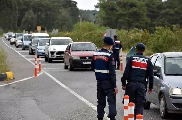 MARMARİS GİRİŞİNDE TAM KAPANMA ÖNCESİ 10 KİLOMETRE ARAÇ KONVOYU MARMARİS GİRİŞİNDE TAM KAPANMA ÖNCESİ 10 KİLOMETRE ARAÇ KONVOYU