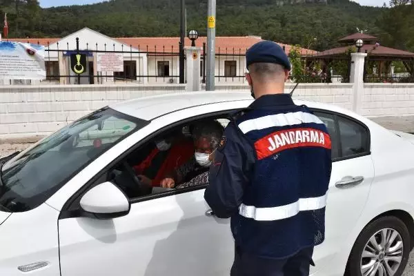 MARMARİS GİRİŞİNDE TAM KAPANMA ÖNCESİ 10 KİLOMETRE ARAÇ KONVOYU MARMARİS GİRİŞİNDE TAM KAPANMA ÖNCESİ 10 KİLOMETRE ARAÇ KONVOYU