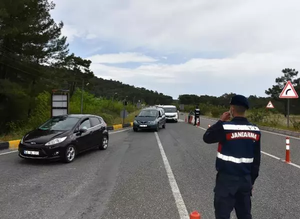 MARMARİS GİRİŞİNDE TAM KAPANMA ÖNCESİ 10 KİLOMETRE ARAÇ KONVOYU MARMARİS GİRİŞİNDE TAM KAPANMA ÖNCESİ 10 KİLOMETRE ARAÇ KONVOYU