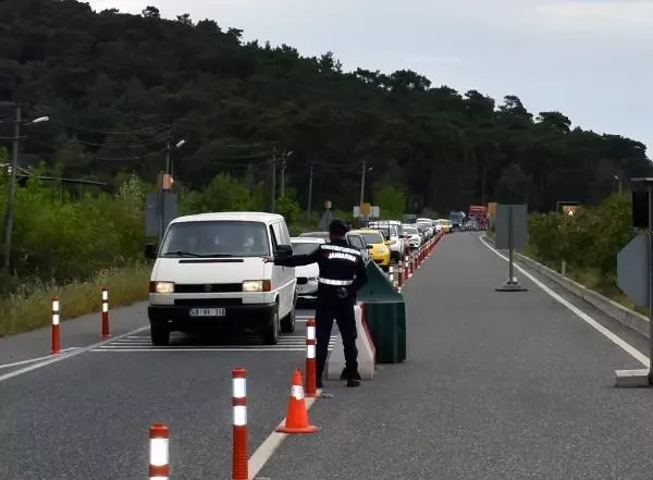 MARMARİS GİRİŞİNDE TAM KAPANMA ÖNCESİ 10 KİLOMETRE ARAÇ KONVOYU MARMARİS GİRİŞİNDE TAM KAPANMA ÖNCESİ 10 KİLOMETRE ARAÇ KONVOYU