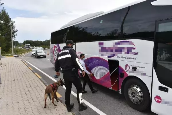 MARMARİS GİRİŞİNDE TAM KAPANMA ÖNCESİ 10 KİLOMETRE ARAÇ KONVOYU MARMARİS GİRİŞİNDE TAM KAPANMA ÖNCESİ 10 KİLOMETRE ARAÇ KONVOYU