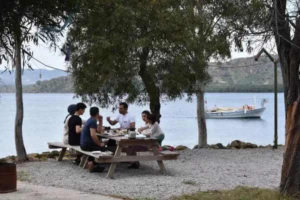 MUĞLA MARMARİS'TE KARAVAN VE ÇADIRCILAR KAMP ALANLARINI DOLDURDU MUĞLA MARMARİS'TE KARAVAN VE ÇADIRCILAR KAMP ALANLARINI DOLDURDU
