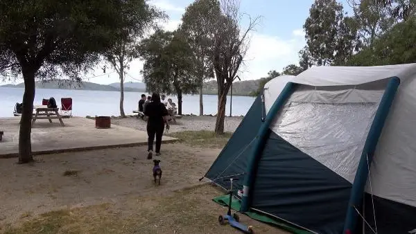 MUĞLA MARMARİS'TE KARAVAN VE ÇADIRCILAR KAMP ALANLARINI DOLDURDU MUĞLA MARMARİS'TE KARAVAN VE ÇADIRCILAR KAMP ALANLARINI DOLDURDU