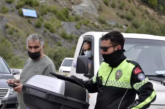 Marmaris'te lüks araçta radar tespit cihazı yakalandı Marmaris'te lüks araçta radar tespit cihazı yakalandı