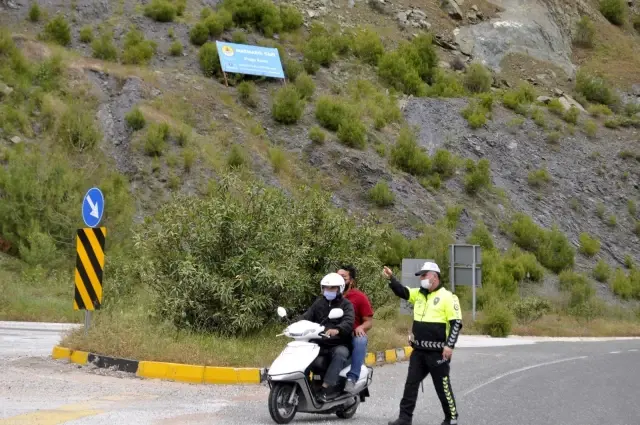 Marmaris'te lüks araçta radar tespit cihazı yakalandı Marmaris'te lüks araçta radar tespit cihazı yakalandı