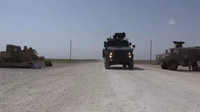 Son dakika: Mehmetçik, Türkiye'ye getirdiği Suriyeli çocukların yüzünü güldürdü Son dakika: Mehmetçik, Türkiye'ye getirdiği Suriyeli çocukların yüzünü güldürdü