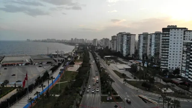 Mersin'de 17 günlük 'tam kapanma' başladı Mersin'de 17 günlük 'tam kapanma' başladı