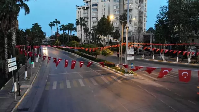 Mersin'de 17 günlük 'tam kapanma' başladı Mersin'de 17 günlük 'tam kapanma' başladı