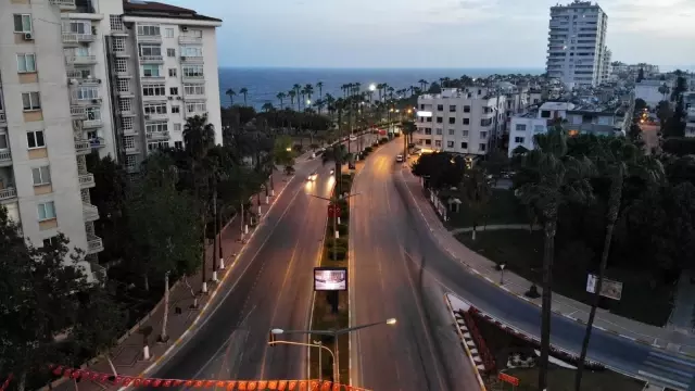 Mersin'de 17 günlük 'tam kapanma' başladı Mersin'de 17 günlük 'tam kapanma' başladı