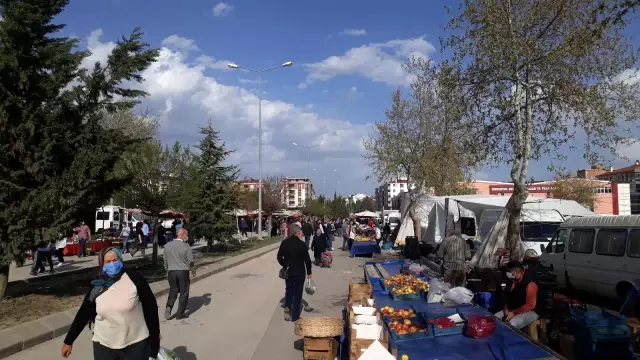 Merzifon'da kısıtlama öncesi alışveriş telaşı Merzifon'da kısıtlama öncesi alışveriş telaşı