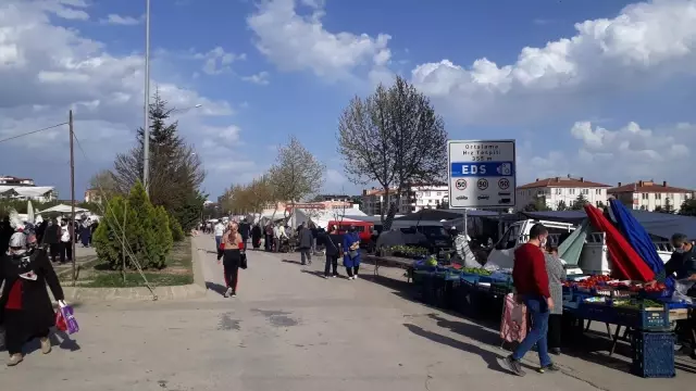 Merzifon'da kısıtlama öncesi alışveriş telaşı Merzifon'da kısıtlama öncesi alışveriş telaşı