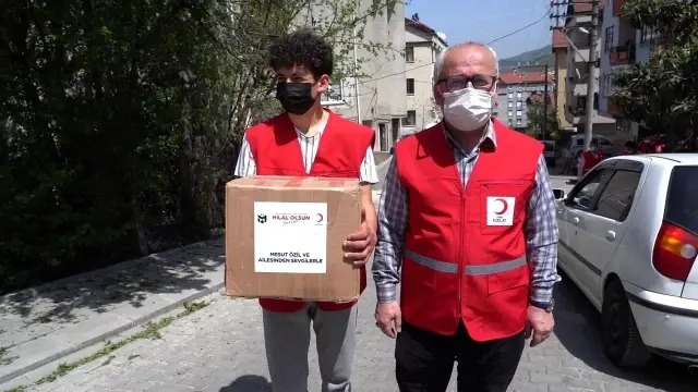 Mesut Özil; Ramazan'da hemşehrilerine sahip çıktı Mesut Özil; Ramazan'da hemşehrilerine sahip çıktı