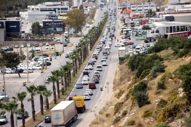 Muğla Büyükşehir Belediye Başkanı Gürün'den Bodrum'a akın eden tatilcilere uyarı Muğla Büyükşehir Belediye Başkanı Gürün'den Bodrum'a akın eden tatilcilere uyarı