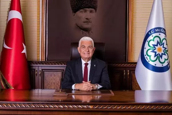 MUĞLA'DA 'TAM KAPANMA' ÖNCESİ 2 KİLOMETRELİK KUYRUK MUĞLA'DA 'TAM KAPANMA' ÖNCESİ 2 KİLOMETRELİK KUYRUK