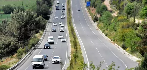 MUĞLA'DA 'TAM KAPANMA' ÖNCESİ 2 KİLOMETRELİK KUYRUK MUĞLA'DA 'TAM KAPANMA' ÖNCESİ 2 KİLOMETRELİK KUYRUK