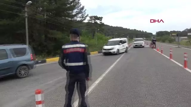 MARMARİS GİRİŞİNDE TAM KAPANMA ÖNCESİ 10 KİLOMETRE ARAÇ KONVOYU MARMARİS GİRİŞİNDE TAM KAPANMA ÖNCESİ 10 KİLOMETRE ARAÇ KONVOYU
