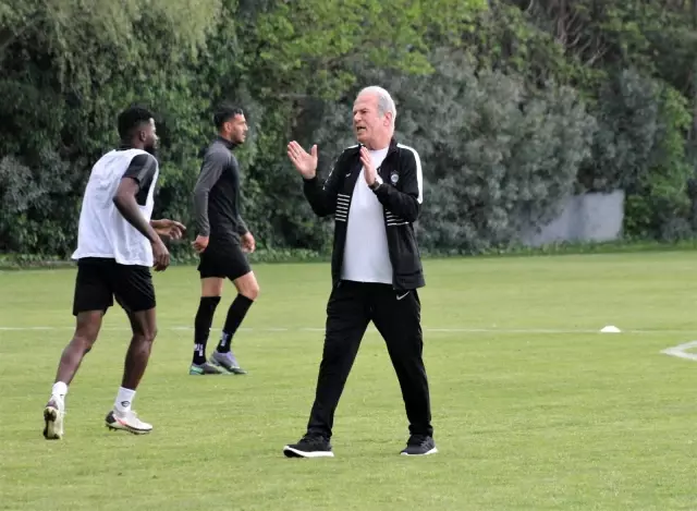 Mustafa Denizli: 'Buraya laf olsun diye gelmedim' Mustafa Denizli: 'Buraya laf olsun diye gelmedim'