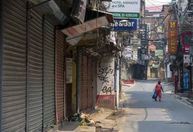 Nepal'in başkentinde artan Covid-19 vakaları kapanma kararı aldırdı Nepal'in başkentinde artan Covid-19 vakaları kapanma kararı aldırdı