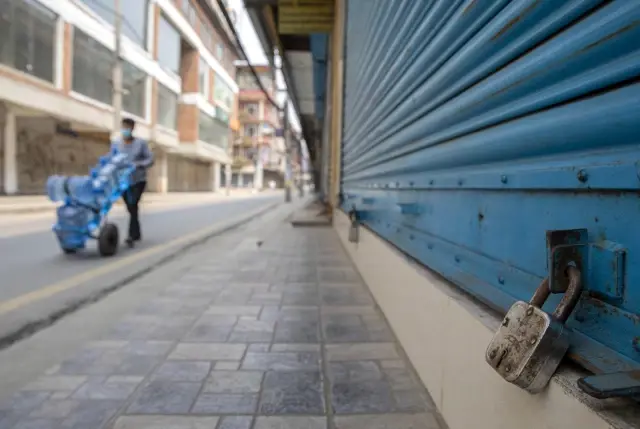 Nepal'in başkentinde artan Covid-19 vakaları kapanma kararı aldırdı Nepal'in başkentinde artan Covid-19 vakaları kapanma kararı aldırdı